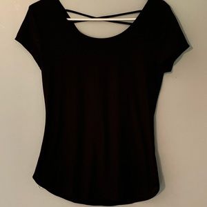 Basic scoop neck shirt
